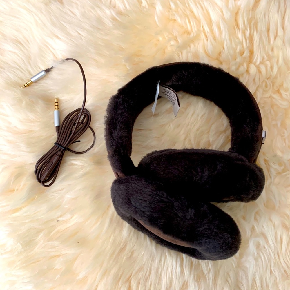 NWOT UGG earmuff headphones